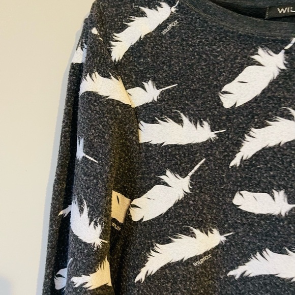 Wildfox Pillow Fight Feather Sweatshirt Sweater Slouchy Pullover Top - Picture 4 of 11